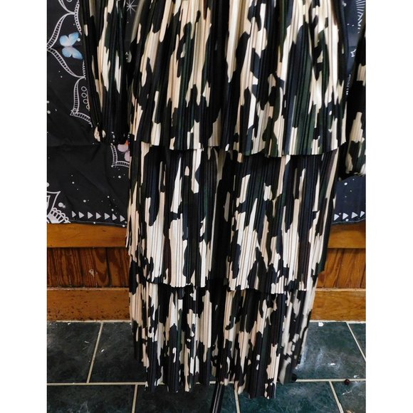 Truth by Republic Camo Tiered Midi Dress - Picture 3 of 7